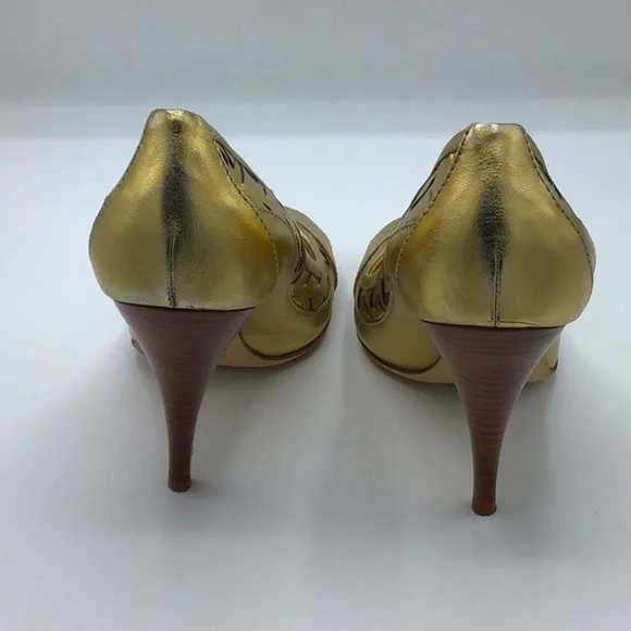 Burberry Metallic Gold Buckle Pumps Size 38.5 - Picture 4 of 13